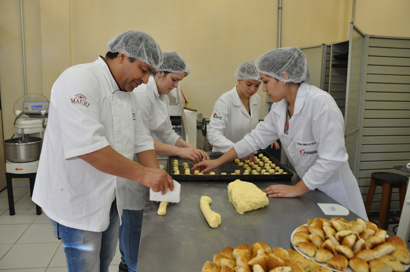 Acadêmicas do curso de Engenharia de Alimentos participam de oficina de